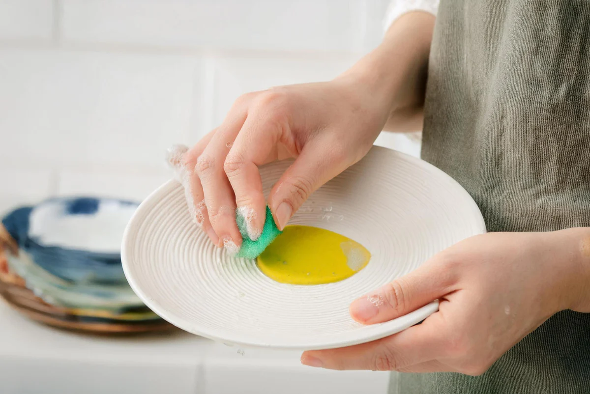 China, breek mijn hart niet: de kunst van het schoonmaken van delicaat servies